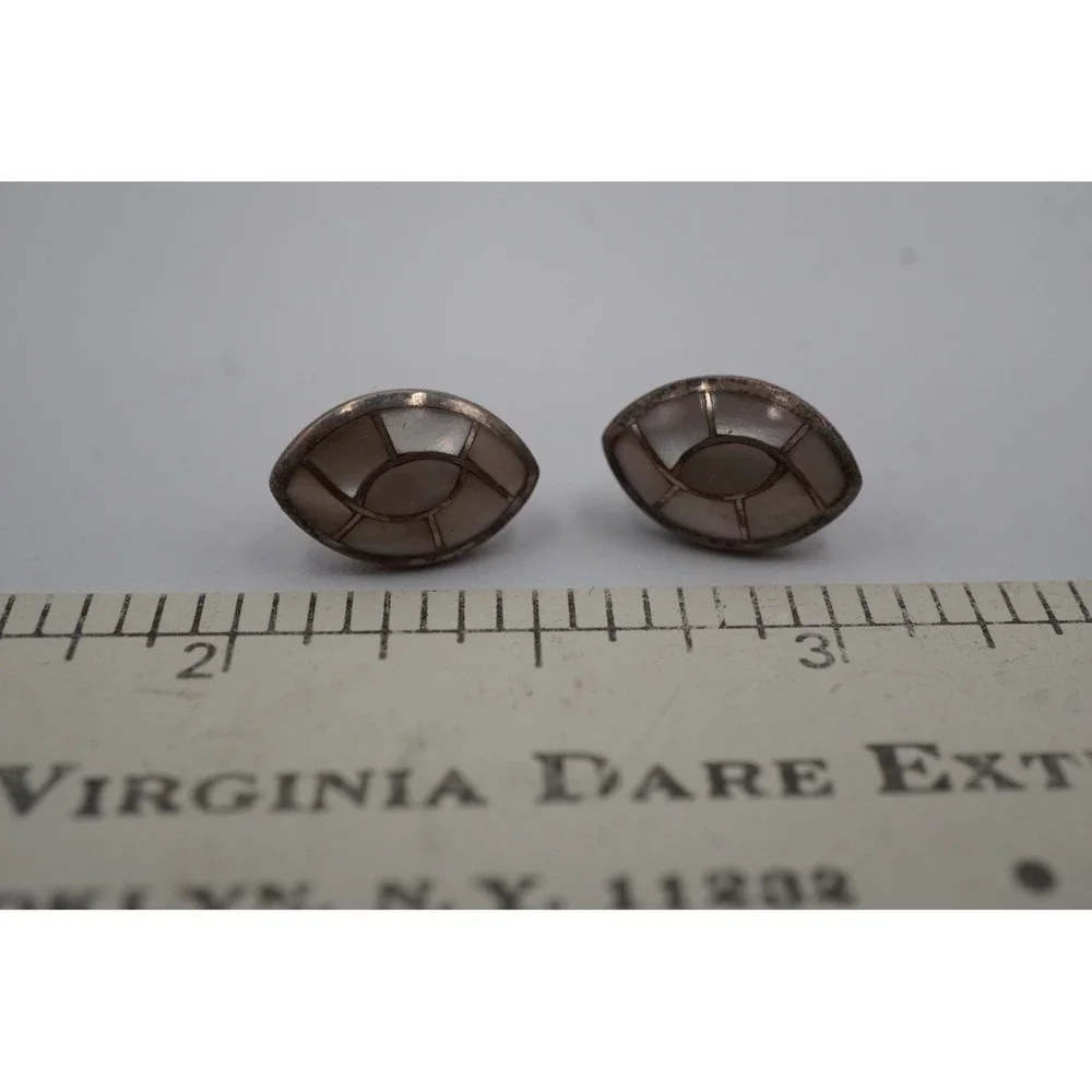 Vintage Sterling Silver Mother of Pearl Eye Stud Earrings Mosaic Inlay 1.86g